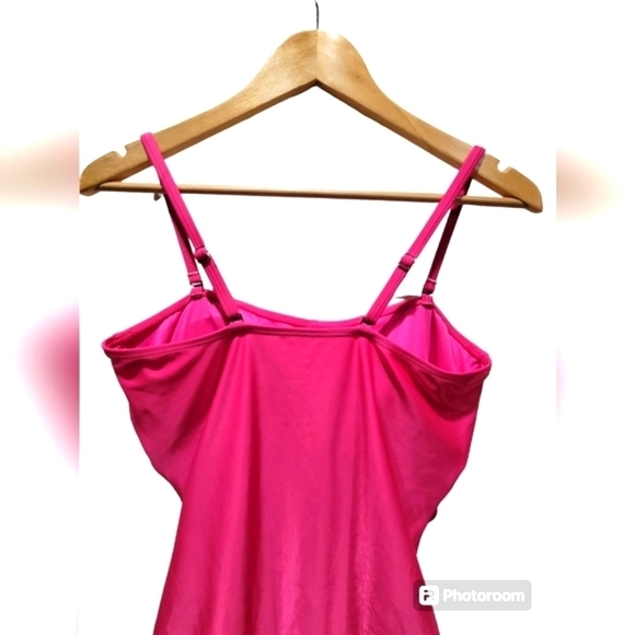 Large Hot Pink One Piece Swimsuit 🩱 Vacation Beach Summer - Picture 5 of 8